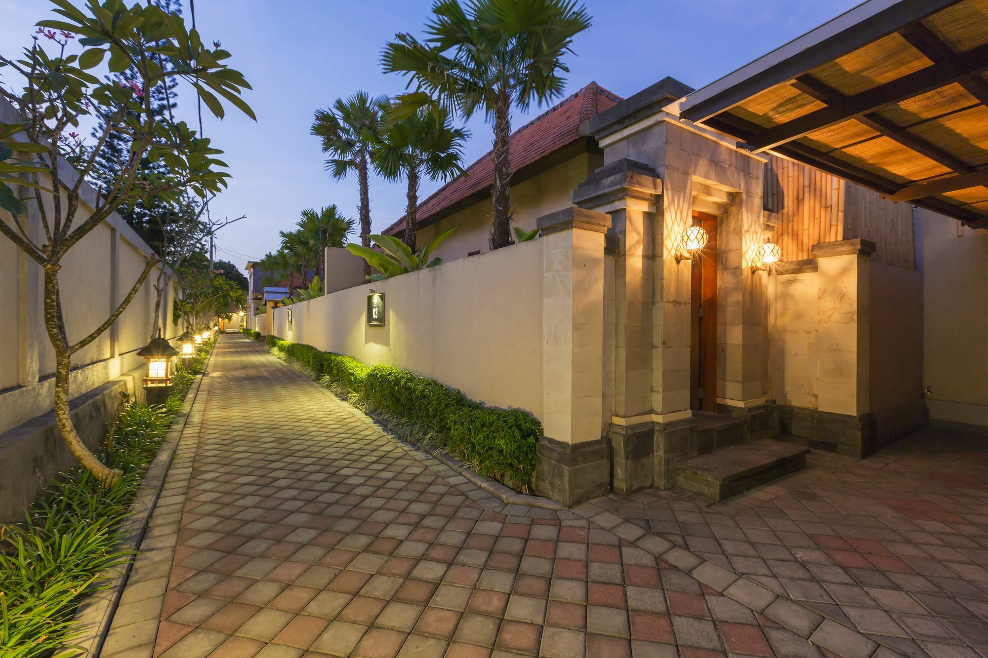 Kubal Bed And Living Hotel Seminyak Buitenkant foto